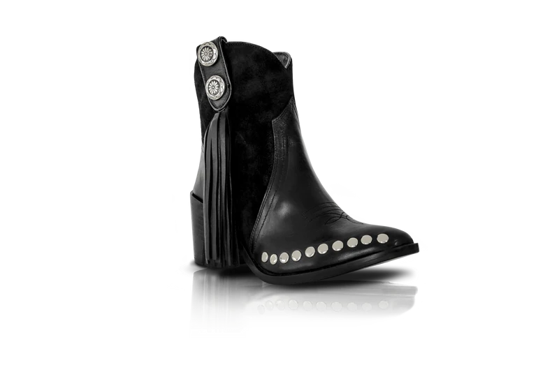 Tyro Black